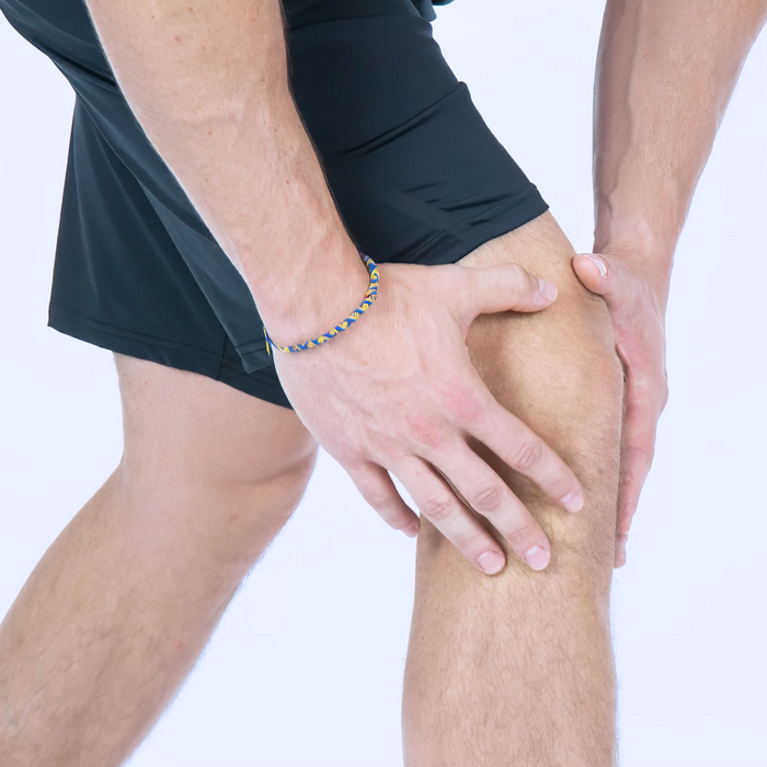 Holding painful kneecap