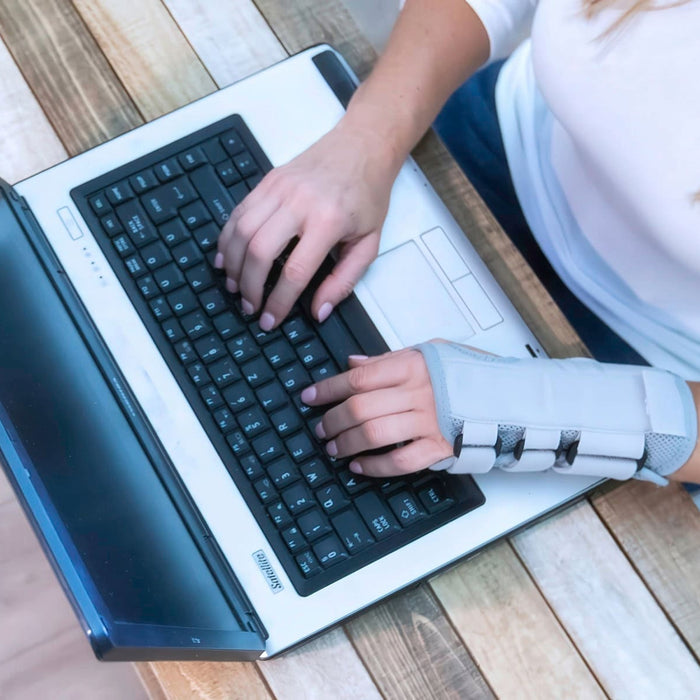 typing with wrist brace