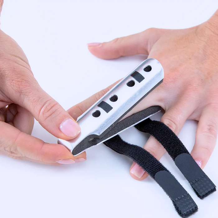 fitting metal finger splint