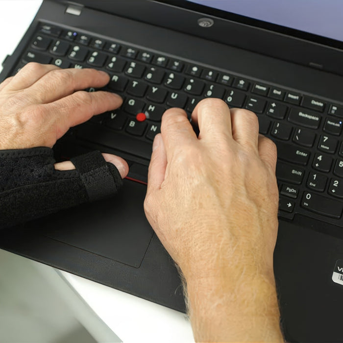 using laptop with thumb brace